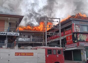 Massive Fire Engulfs Shopping Complex At Dargah Hazratbal