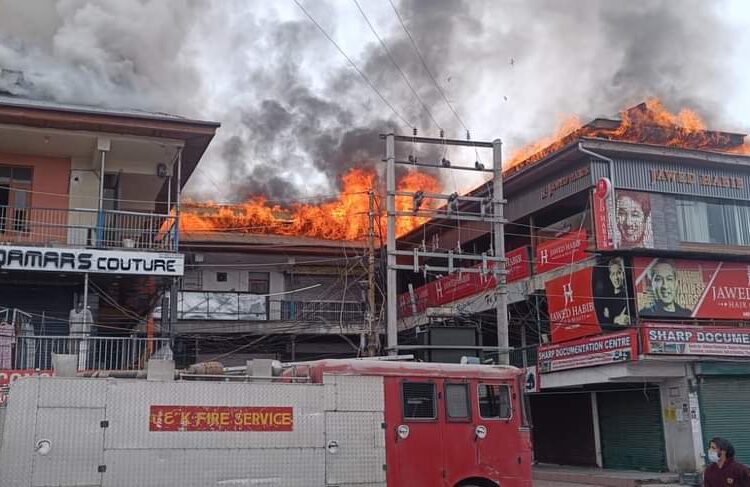 Massive Fire Engulfs Shopping Complex At Dargah Hazratbal