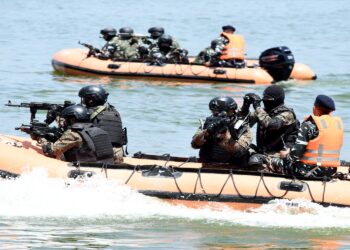 In pics: CRPF’s water wing and QAT conduct joint mock drill ahead of G20 summit