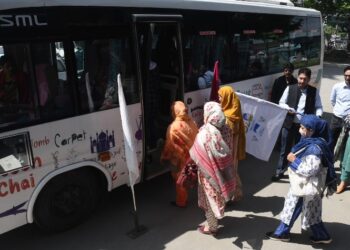 G-20 meeting: Director Tourism flags off all women Srinagar city tour