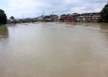 Jhelum crosses ‘flood alert mark’ at Sangam, Pampore as rains lash J&K parts for 2nd day