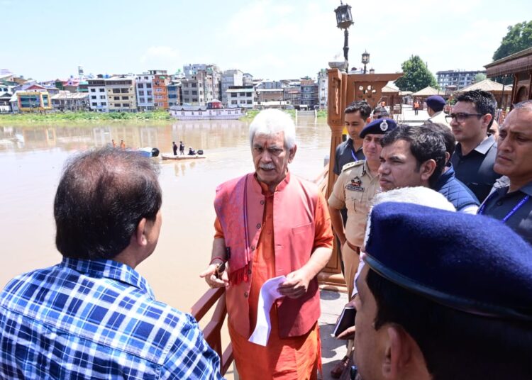 Lt Governor visits Zero Bridge, reviews overall preparedness for flood management
