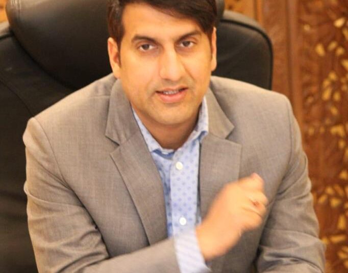 District Magistrate Srinagar imposes ban on sale, purchase and carrying of “Sharp-edged weapons” in public places