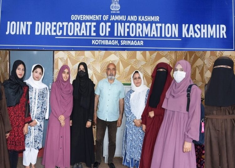 Women`s Polytechnic students complete Training course at DIPR