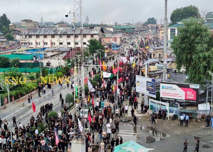 After over three decades, Sgr streets reverberate with praises for Hazrat Imam Hussain (AS) as Shia mourners take out 8th Muharram procession