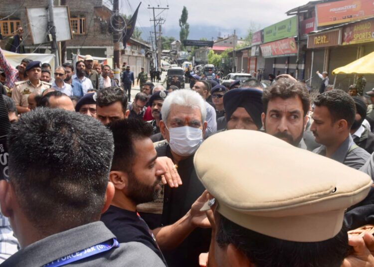 Youm-e-Ashura: LG Manoj Sinha reaches Srinagar’s Bota Kadal area to participate in Zuljinah procession