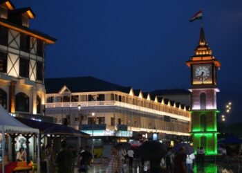 In Pics: LG Sinha inaugurates revamped Residency Road, Srinagar Square, Lal Chowk and Clock Tower