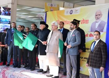Lt Governor, Union Railway Minister Launch much-awaited Vistadome train services in Kashmir