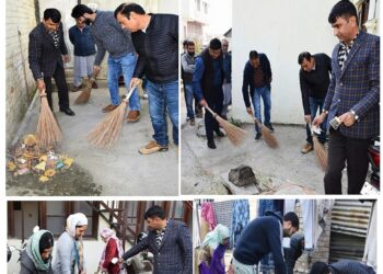 UT Foundation Day Celebrations: Mega Cleanliness drive organised at Joint Directorate of Information Kashmir