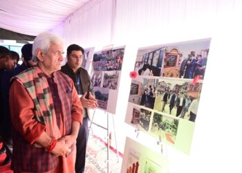 UT Foundation : LG inaugurates DIPR’s photo exhibition on the theme Badalta Khilta Jammu Kashmir at the iconic Lal Chowk