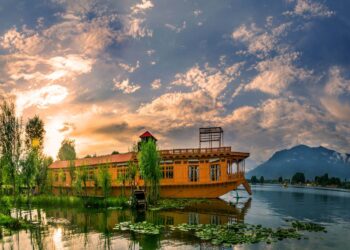 Iconic Kashmiri houseboats in peril; only 750 left