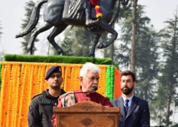 LG Manoj Sinha, Maharashtra CM unveils statue of Chhatrapati Shivaji at Kupwara