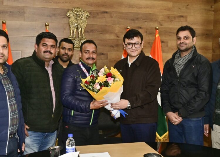 Director Information felicitates Gagan Singh Jamwal for Gold in Roller Skating National Championship