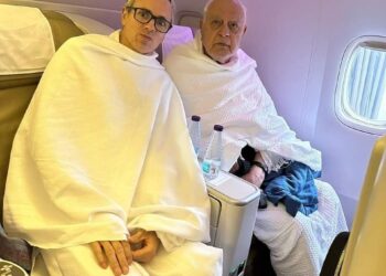 Farooq, Omar leave for Saudi Arabia for Umrah