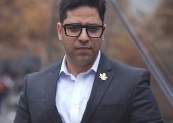 Outstanding Media Person of Year, Danish Manzoor, pledges financial support for future of orphan girls in J&K
