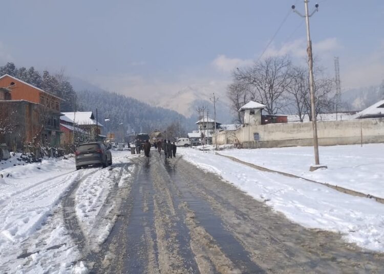 Light rain, snow in Valley parts as night temp rises considerably in J&K
