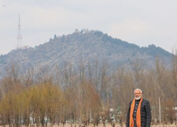 PM Modi arrives in Srinagar, to unveil projects worth Rs 6,400 crore