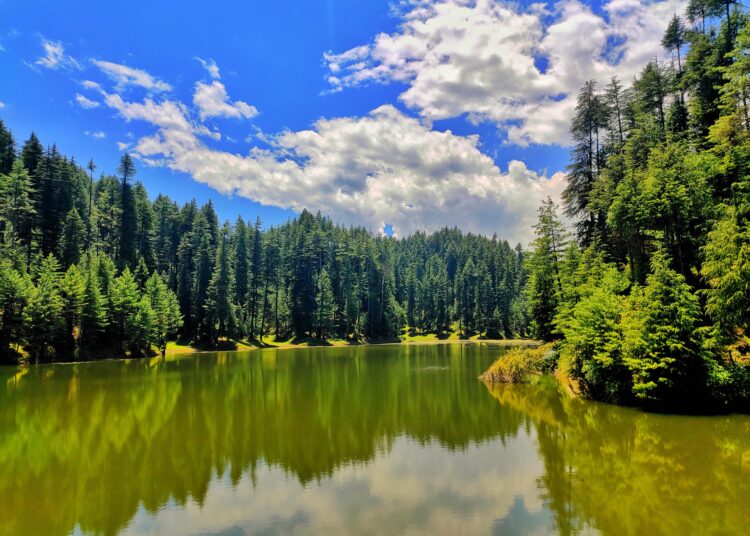 Tourist footfall surges in Kashmir amidst rising temp across India