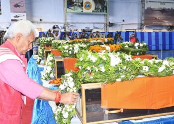 LG Sinha lays wreath, pays homage to Doda brave hearts