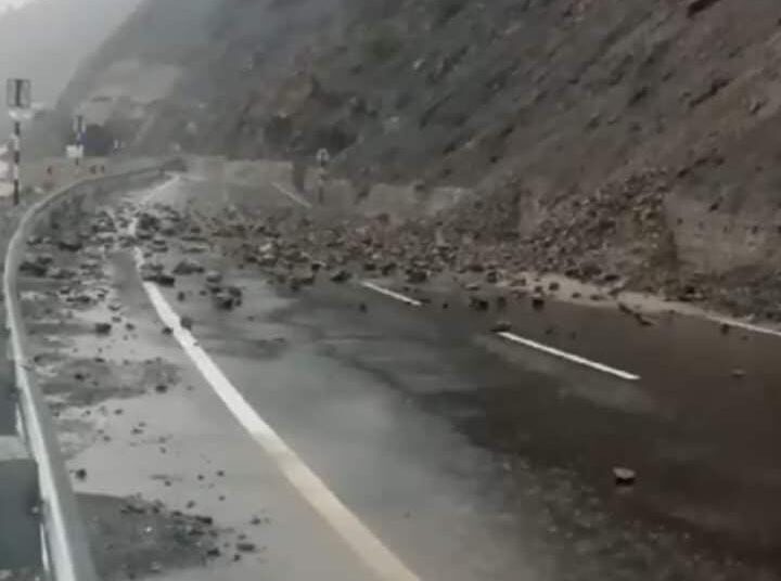 Jammu-Sgr highway closed for traffic at Ramban due to mudslide