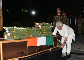 LG Pays Tribute To Soldiers Who Lost Their Life In Kokernag Gunfight