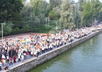 Lt Governor flags off mammoth Tiranga Yatra in Srinagar