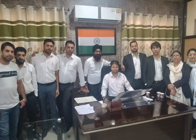 Kashmir Advocate’s Association takes control of Bar Association Office in Srinagar District Court