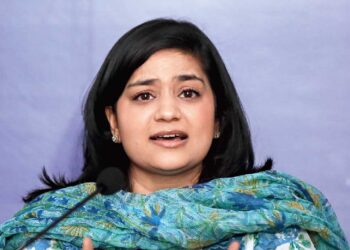 J&K Polls: Iltija Mufti casts vote in Bijbehara