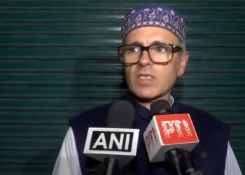 Omar Abdullah Meets LG To Stake Claim for Goverment Formation
