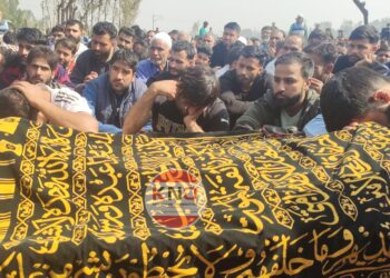 Ganderbal Attack: Amid sobs and tears, Budgam doctor laid to rest in native village
