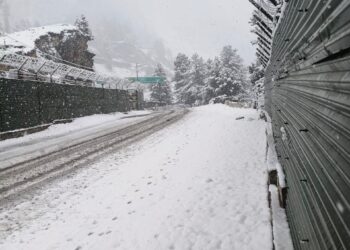 Higher reaches of Kashmir receives season’s first snowfall