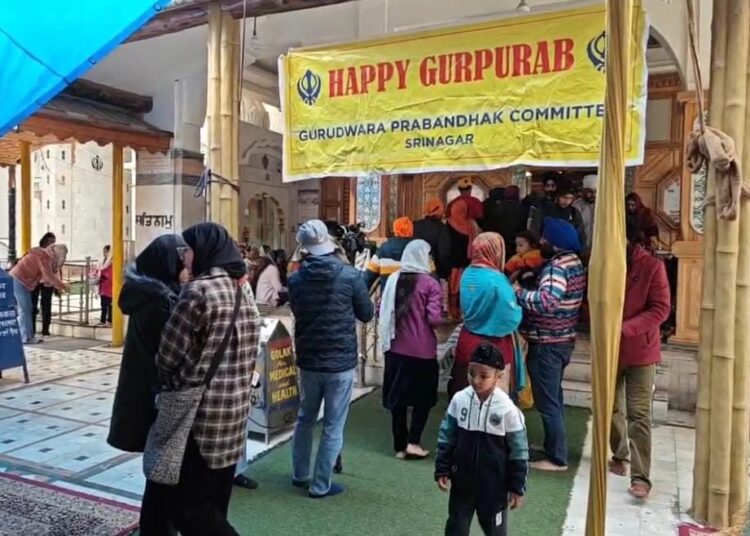 At Chatti Padshahi, Little Sikh boy brings joy to Gurupurab