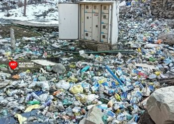 Sonamarg turns into a garbage dumping site