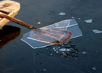 Parts of Dal Lake, pipelines freeze amidst freezing temperatures in Kashmir
