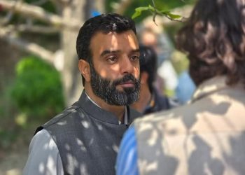MP Aga Ruhullah, Waheed Parra among others outside CM’s residence to protest over Reservation Policy row