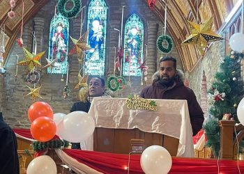 Srinagar glows with Christmas spirit