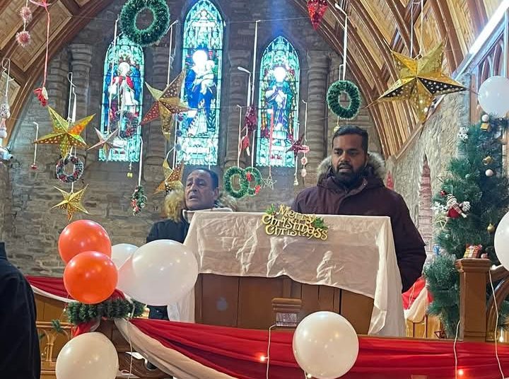 Srinagar glows with Christmas spirit