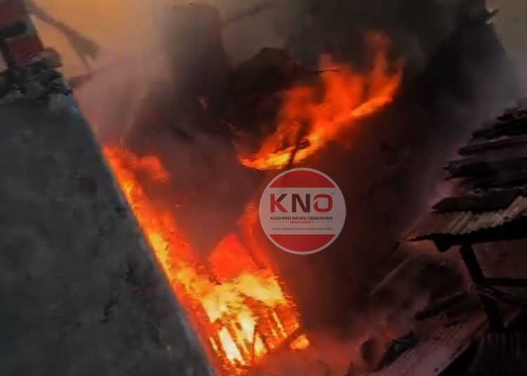 3 houses damaged as fire breaks out in Khanyar