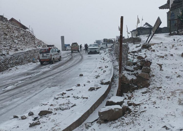 Mughal Road Closed After Fresh Snowfall
