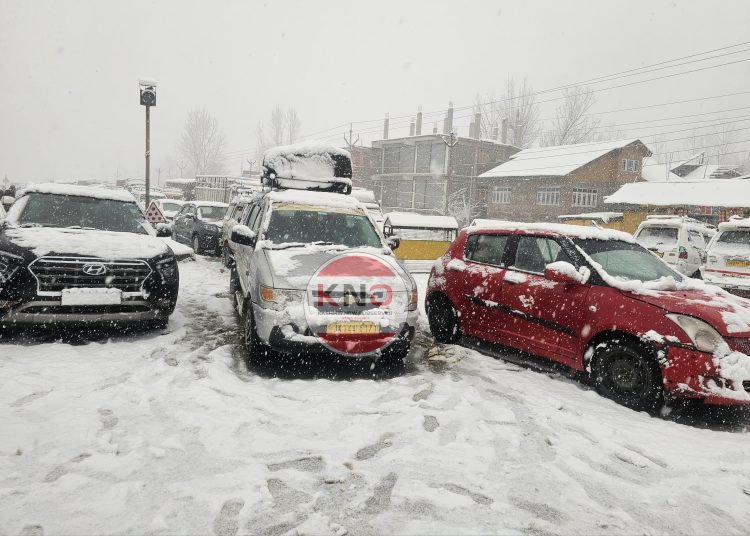 Snowfall makes Srinagar-Jammu National Highway slippery