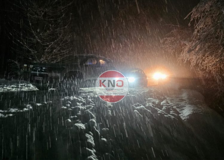 Snowfall: 350 vehicles stuck along Sgr-Jmu NH, says IGP Traffic