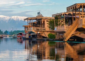 Houseboat owners expect rise in tourist influx ahead of Christmas, New Year