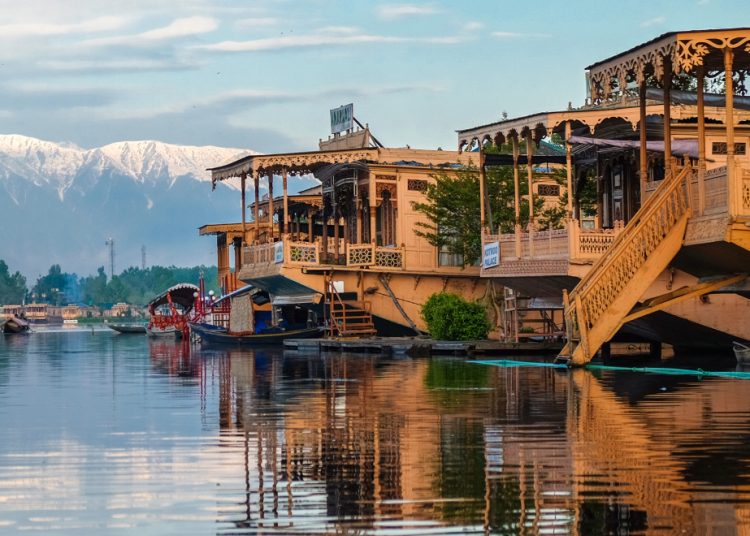 Houseboat owners expect rise in tourist influx ahead of Christmas, New Year