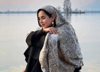 Punjabi Singer Sunanda Sharma enjoys Kashmir, calls it ‘Jannat’