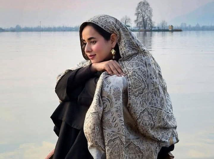 Punjabi Singer Sunanda Sharma enjoys Kashmir, calls it ‘Jannat’