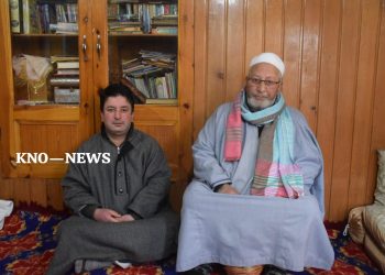 Srinagar weaver weaves his way to Padma Shri glory