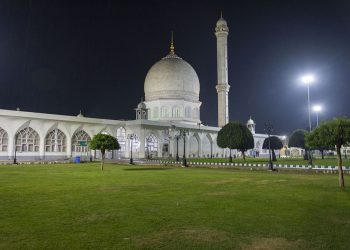 Friday Following Meraj-ul-Aalam: Nearly one lakh devotees converge at Dargah Hazratbal