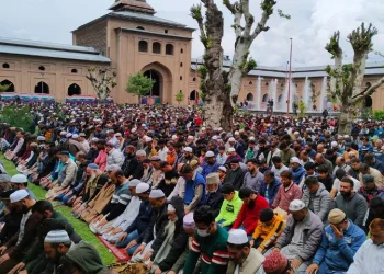 First Friday of Ramadan 2025: Ocean of devotees offer prayers across Kashmir
