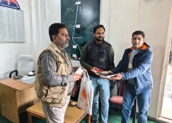 Kashmir Railway Police returns bag with Rs 30,000 cash to owner