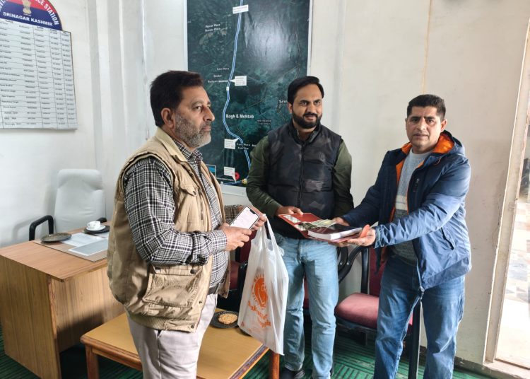 Kashmir Railway Police returns bag with Rs 30,000 cash to owner